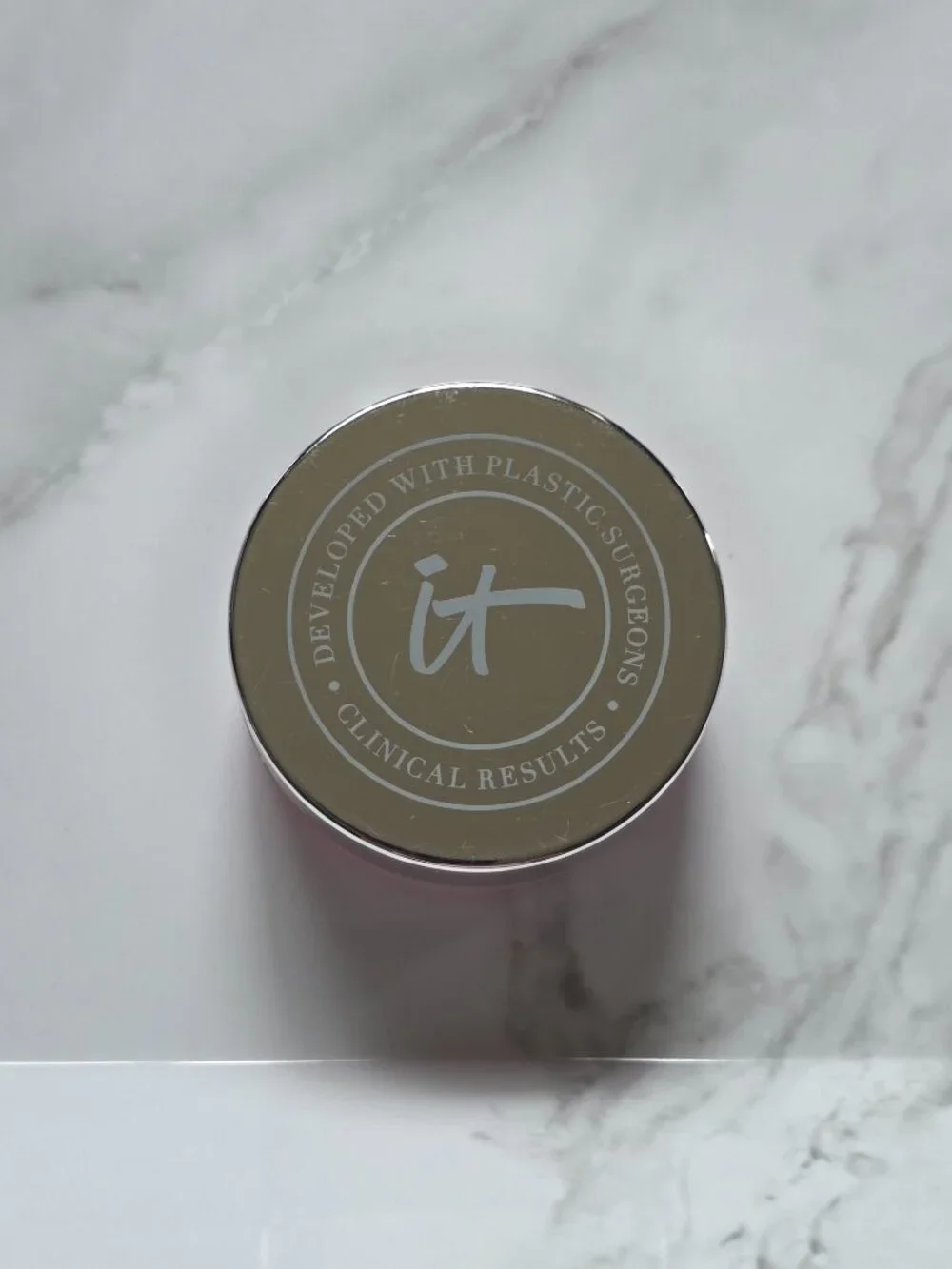 IT Cosmetics TRANSLUCENT Bye Bye Breakout Powder (0.24 oz.)
